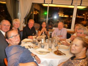 08_les-cabanistes-a-table_-29octo2016